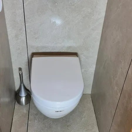 2 Flat Near Uni Campus - Br