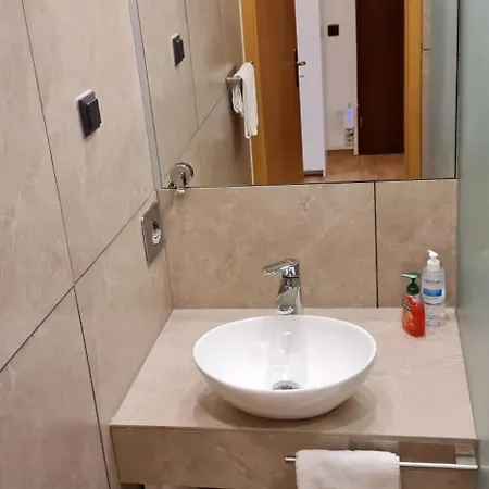 2 Flat Near Uni Campus - Br *