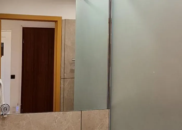 2 Flat Near Uni Campus - Br *